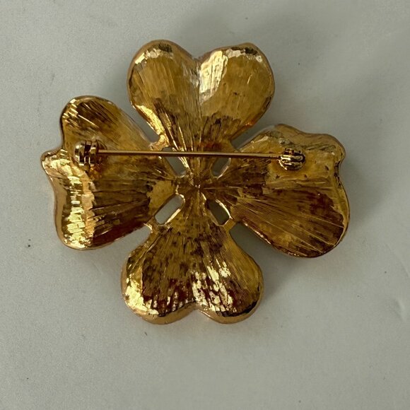 Vintage Gold-Tone & Pearl White Dogwood Flower Brooch Pin - Picture 3 of 3